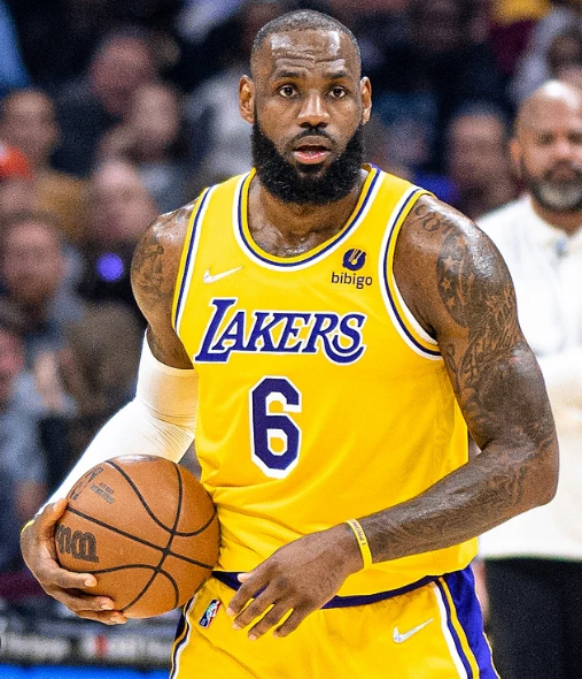 扬尼斯·阿德托昆博和勒布朗·詹姆斯在第二轮NBA全明星球迷投票中继续领先