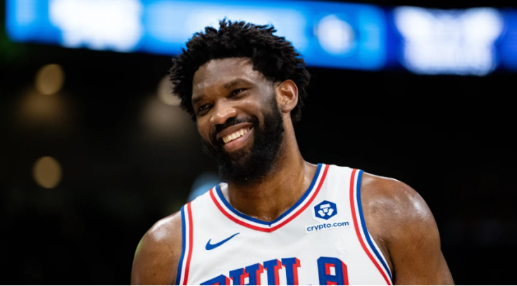 乔尔·恩比德（Joel Embiid）在连续第20场比赛中再次表现出色，以超过30分的得分延续 ...