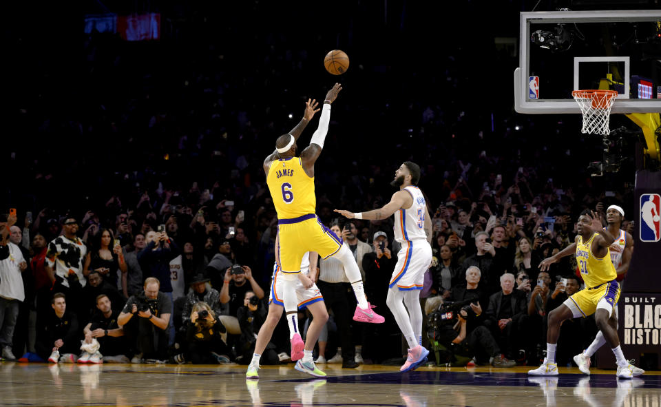 LeBron James（上籃者）此戰拿下20分。（Photo by Kevin C. Cox/Getty Images） 彩迷网论坛最新热门时事,关注，点阅，收藏