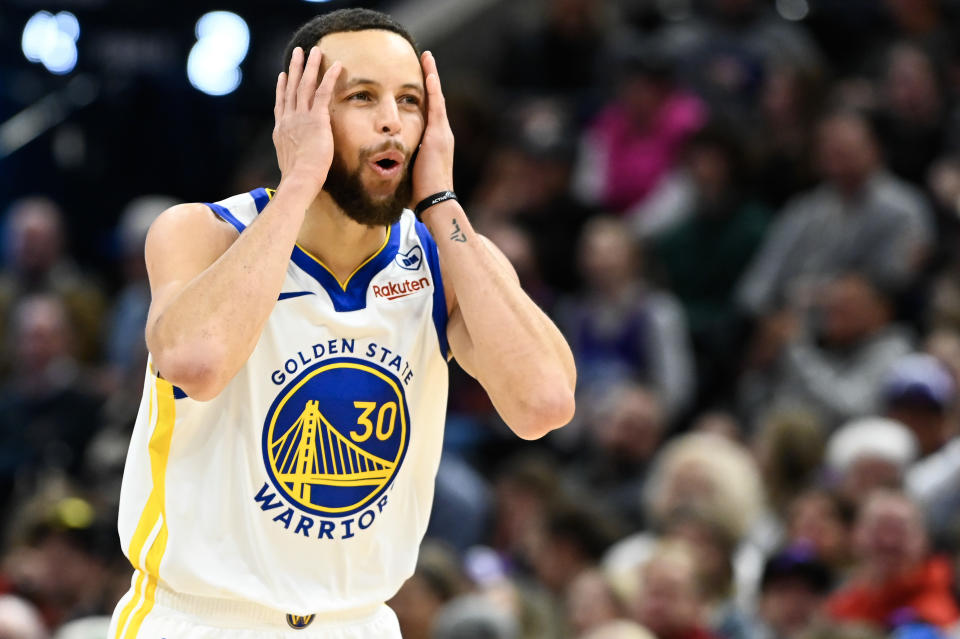 Stephen Curry在對上猶他爵士的比賽中拿下25分6籃板10助攻，幫助金州勇士以129比107輕鬆拿下勝利。(NBA Photo by  ...