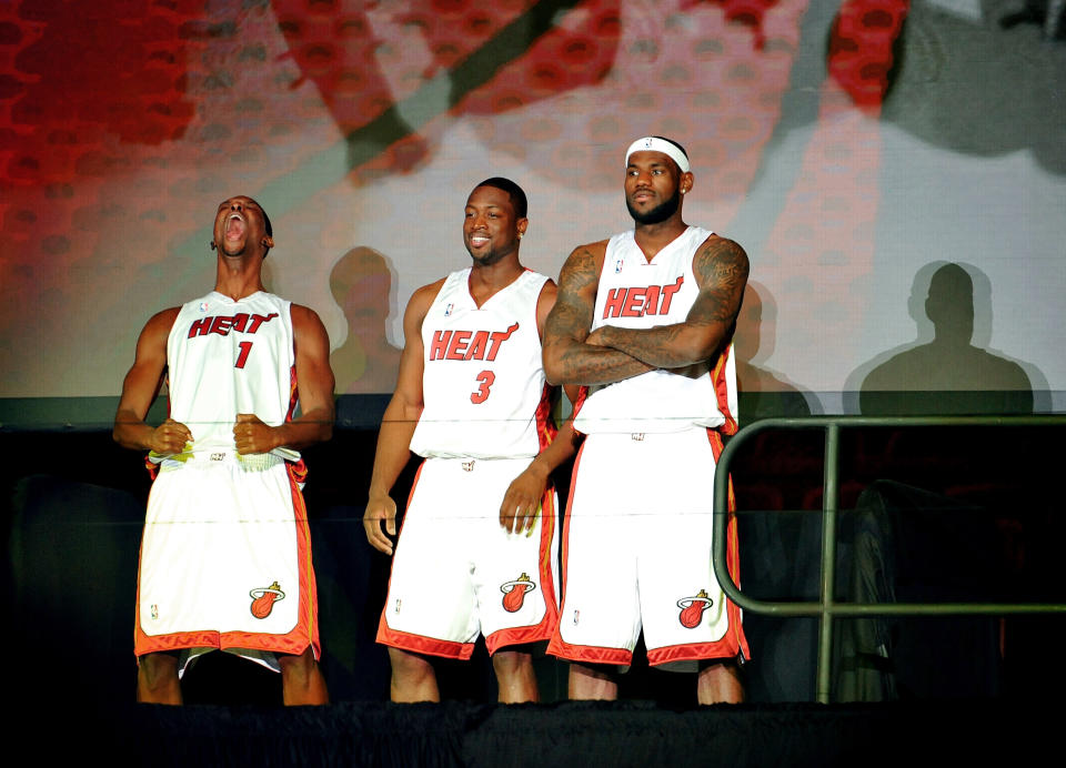 LeBron James（投籃者）此戰拿下24分。（Photo by Al Bello/Getty Images） 彩迷网论坛最新热门时事,关注，点阅，收藏