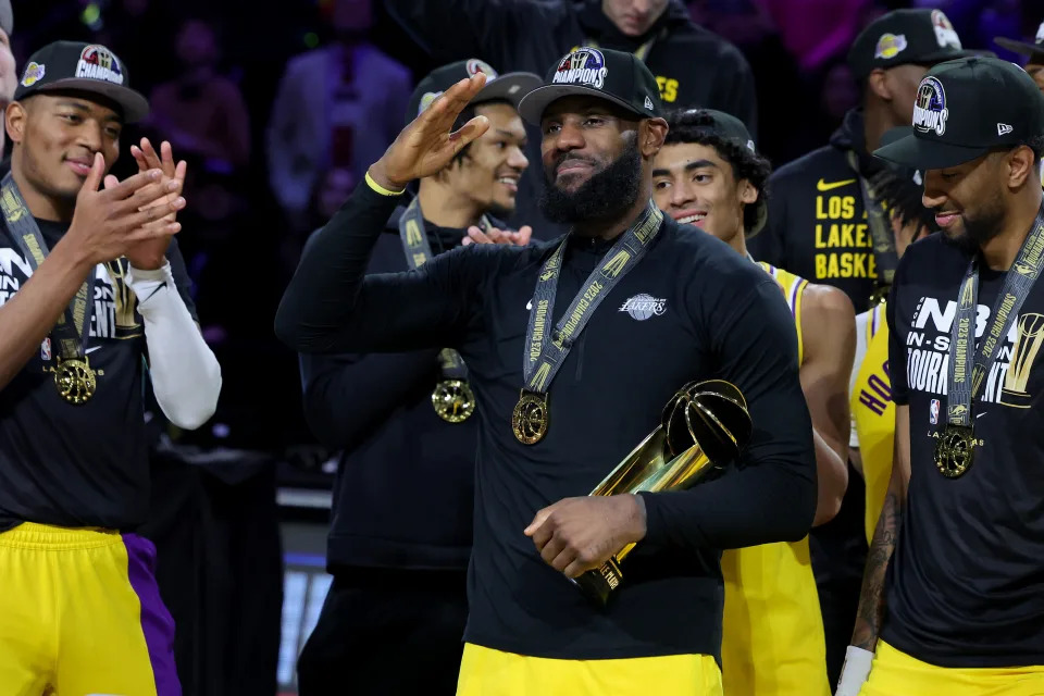 LeBron James收下NBA首屆季中錦標賽MVP。（Photo by Ethan Miller/Getty Images） 彩迷网论坛最新热门时事,关注，点阅，收藏